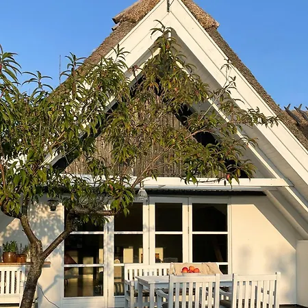 別荘 Idyllic Thatched Near Udsholt