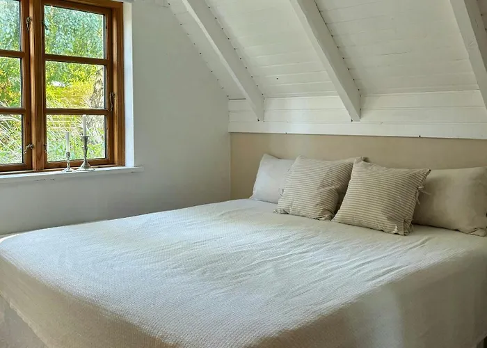 Idyllic Thatched Near Udsholt * Græsted