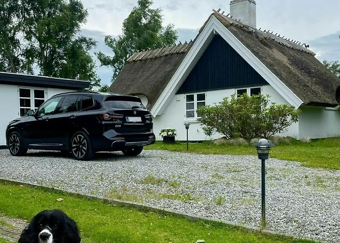 Nyaraló Idyllic Thatched Near Udsholt Græsted
